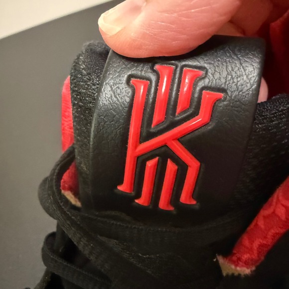 Nike Kyrie 4 Basketball Shoes Mens 11 Black Red Good Paisley Brick 943806-005 main image 5